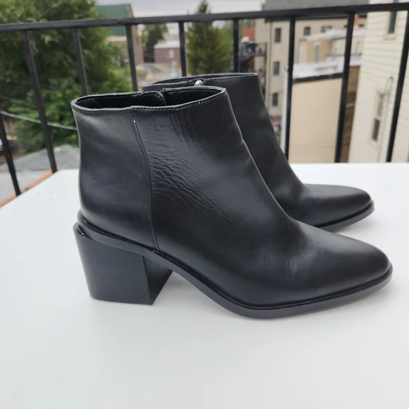 Vince Camuto Kelmi Leather Black Ankle Booties Size 8.5 - Picture 4 of 15